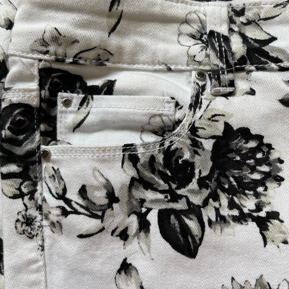 White House Black Market Black Rose Floral Blanc Women's Slim Ankle Denim Pant - Picture 7 of 15